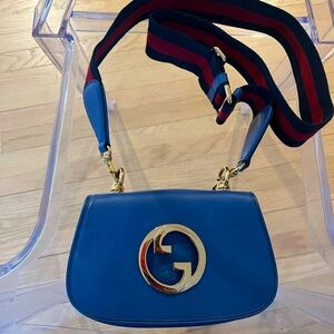 Gucci crossbody bag. Like new!